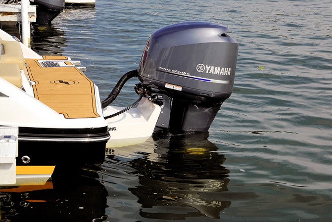 For 2015 Starcraft outboard-powered SCX models get an Armstrong aluminum bracket that allows a full-width swim platform.