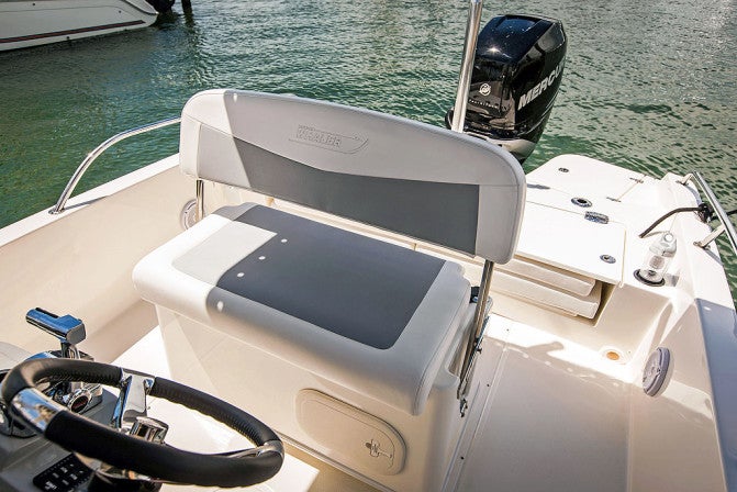 Boston Whaler 240 Dauntless Helm Seat