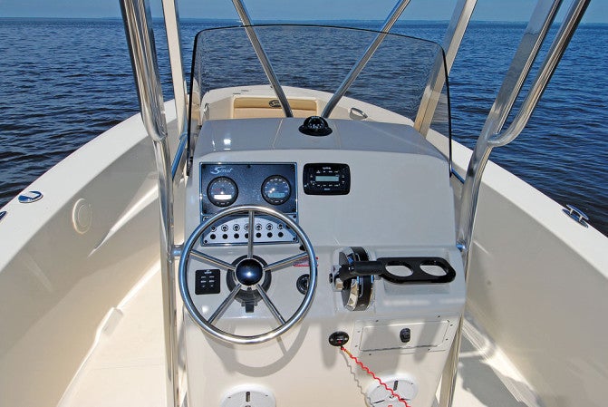 Scout 195 Sportfish Helm