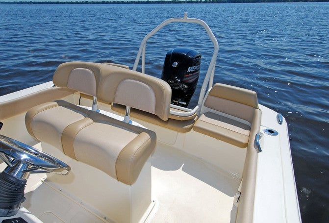 Scout 195 Sportfish Helm Seating