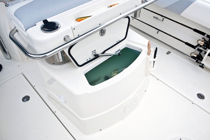 Boston Whaler 220 Outrage Livewell