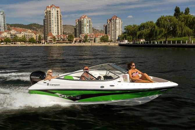 With its Apex hull and 150 ponies n the transom, Campion’s Chase 530 OB accelerates like a rocket and achieves top speeds in excess of 50 mph.