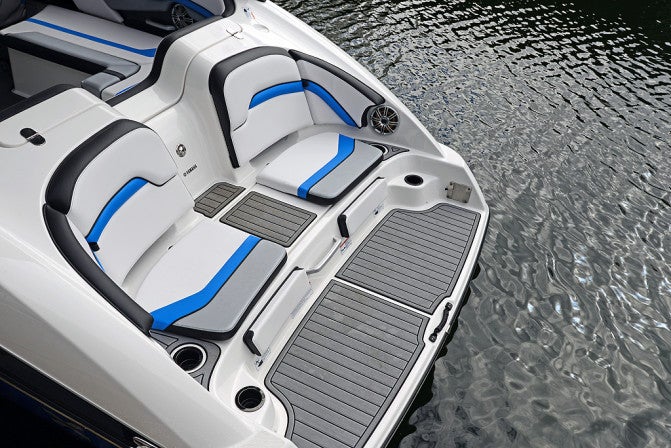 Beautifully designed transom seats are the ideal spot to get set up for water sports, or to dry off after a mid-day swim.