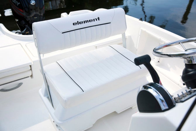 The doublewide Captain’s seat includes a flip-flop seat back that allows for forward facing seating while under power, or aft facing seating while watching the lines.