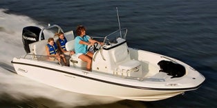 2017 Boston Whaler Dauntless 180