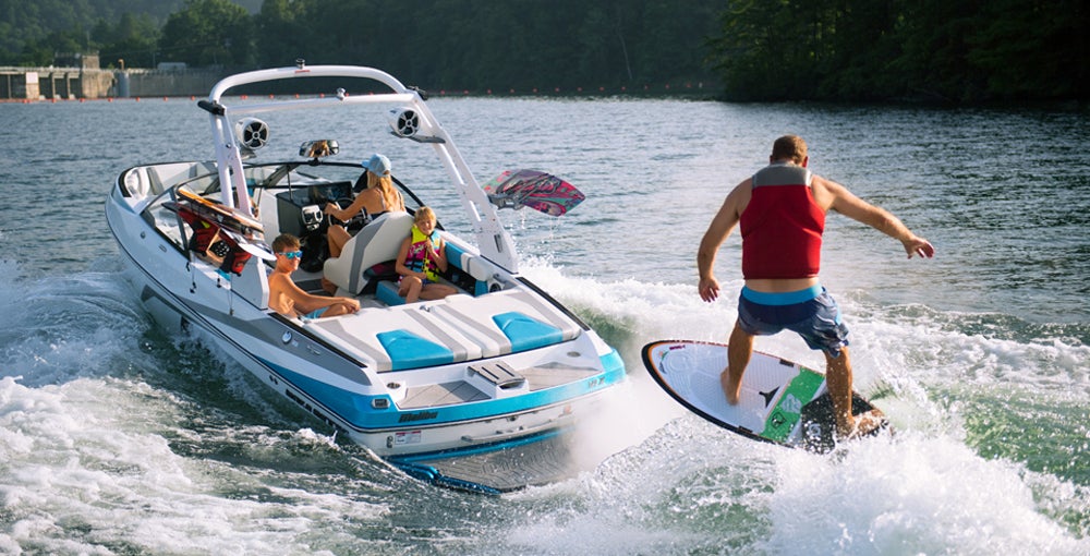 Malibu Introduces New 21-foot Wakesetter - BoatGuide.com