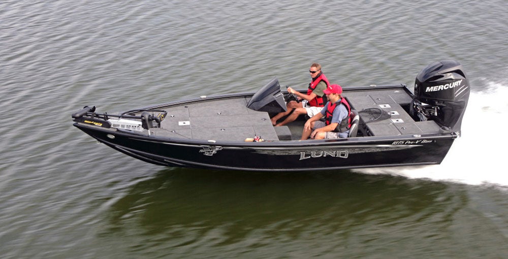 Lund 1875 Pro-V Bass Review - BoatGuide.com